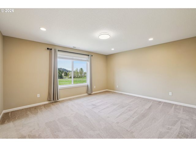 2117 Se COCHRAN Dr, Gresham, OR 97080