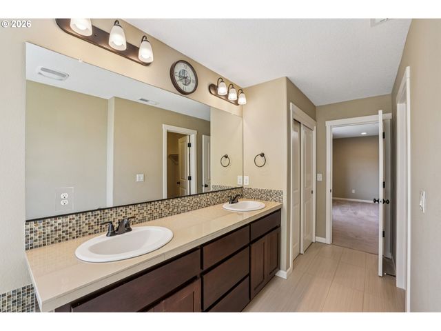 2117 Se COCHRAN Dr, Gresham, OR 97080