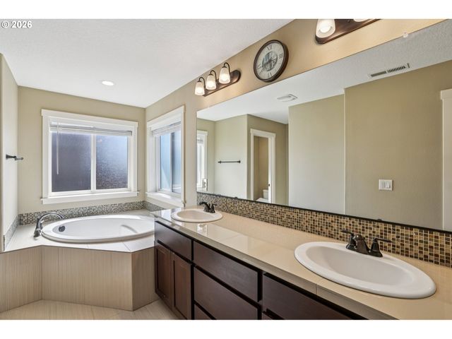 2117 Se COCHRAN Dr, Gresham, OR 97080