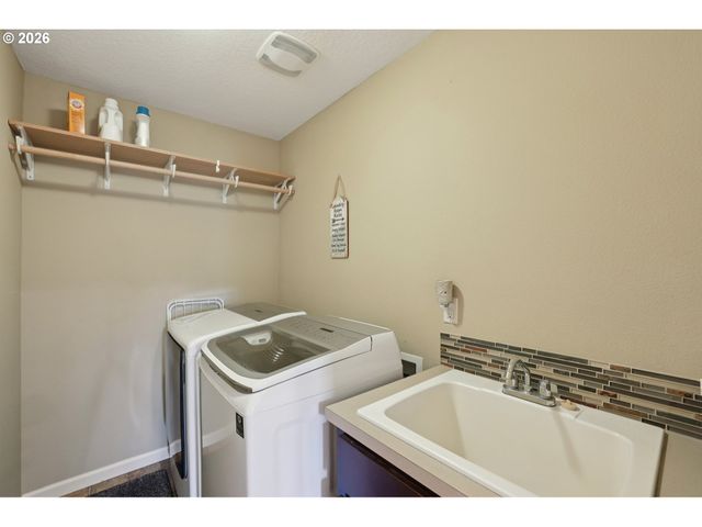 2117 Se COCHRAN Dr, Gresham, OR 97080