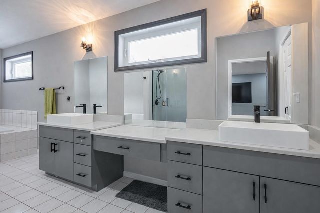 1 Cin Fre Drive, Hudson, NH 03051