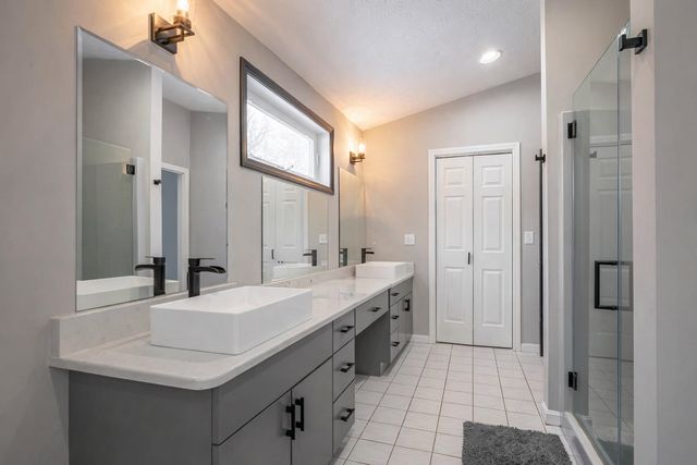 1 Cin Fre Drive, Hudson, NH 03051