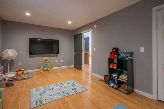 1 Cin Fre Drive, Hudson, NH 03051