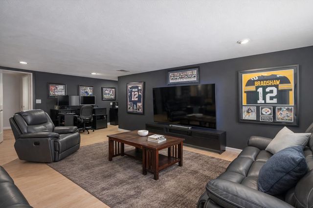 1 Cin Fre Drive, Hudson, NH 03051