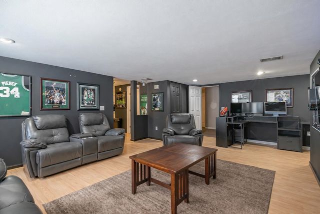 1 Cin Fre Drive, Hudson, NH 03051