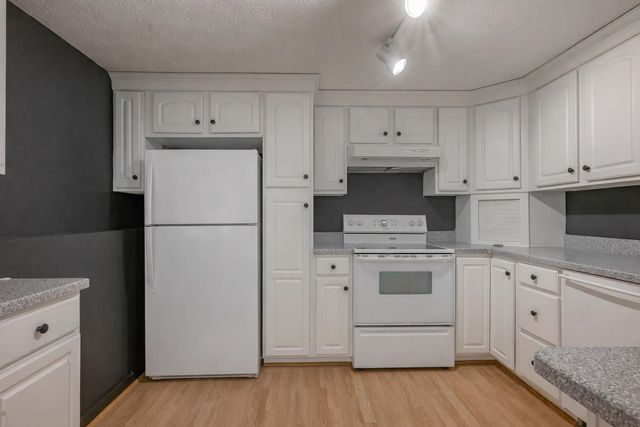 1 Cin Fre Drive, Hudson, NH 03051