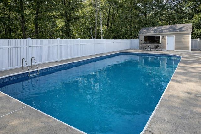 1 Cin Fre Drive, Hudson, NH 03051