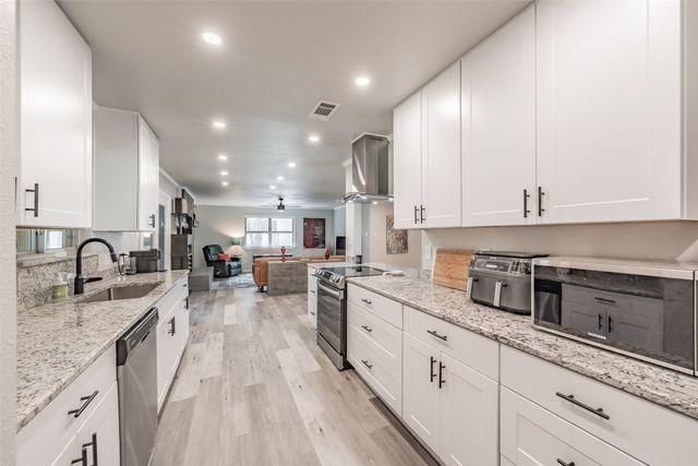 3311 Somerset Drive, Arlington, TX 76013