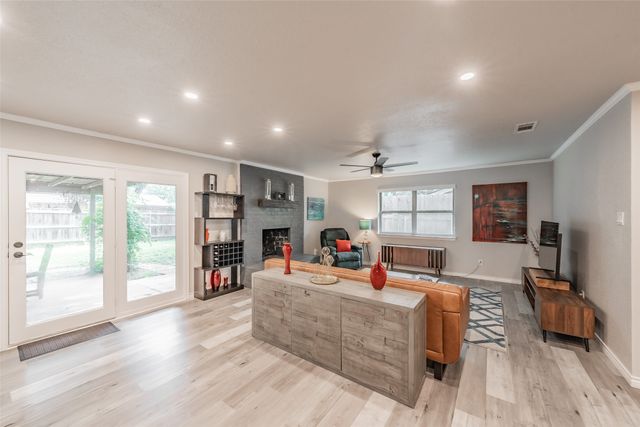 3311 Somerset Drive, Arlington, TX 76013