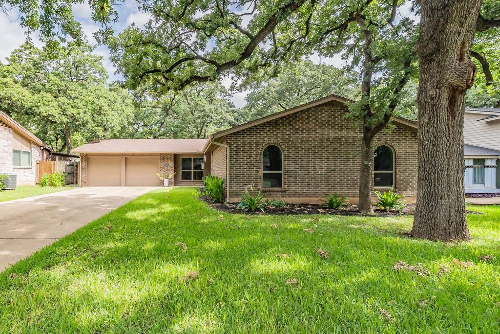 3311 Somerset Drive, Arlington, TX 76013