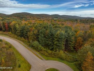 39 Old Farm Lane, Pittsfield, MA 01201