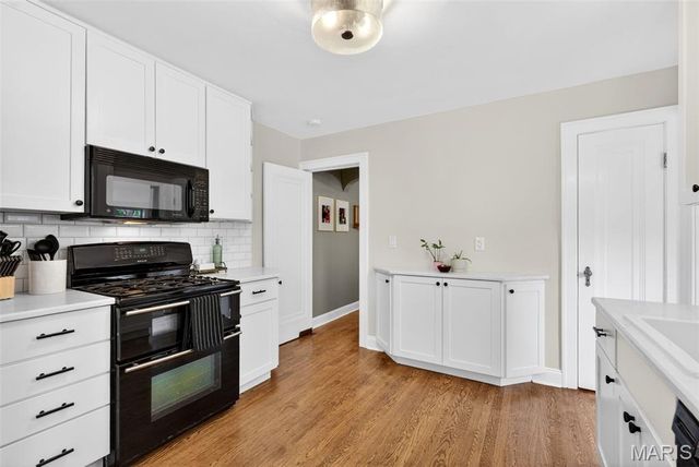 9102 White Avenue, Brentwood, MO 63144