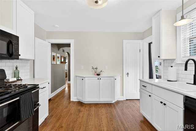9102 White Avenue, Brentwood, MO 63144