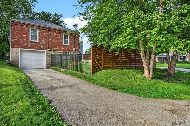 9102 White Avenue, Brentwood, MO 63144