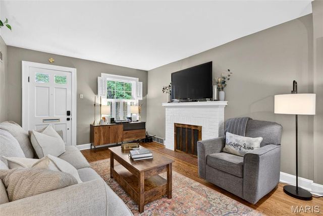 9102 White Avenue, Brentwood, MO 63144