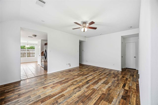 8426 Bay Run Avenue, Baytown, TX 77521