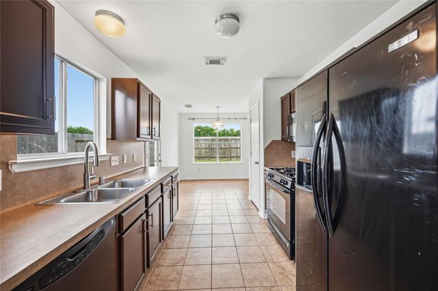 8426 Bay Run Avenue, Baytown, TX 77521