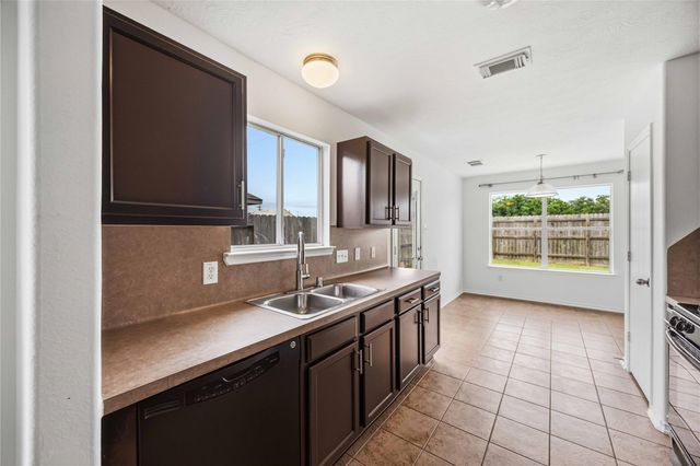 8426 Bay Run Avenue, Baytown, TX 77521