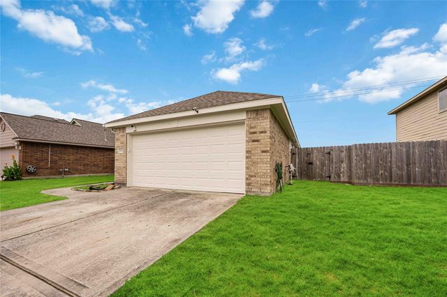 8426 Bay Run Avenue, Baytown, TX 77521