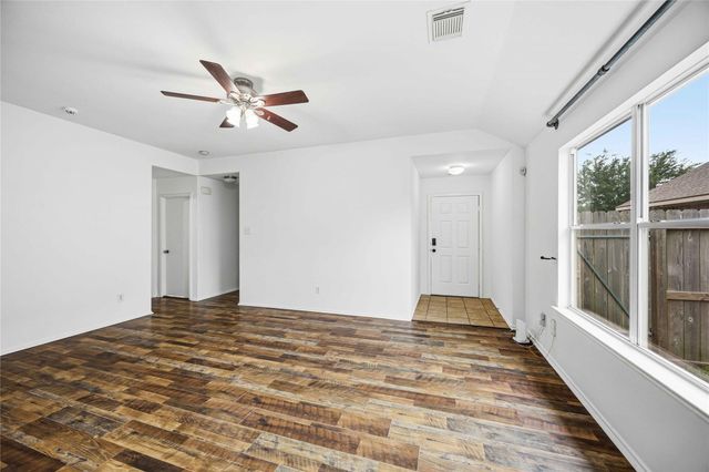 8426 Bay Run Avenue, Baytown, TX 77521