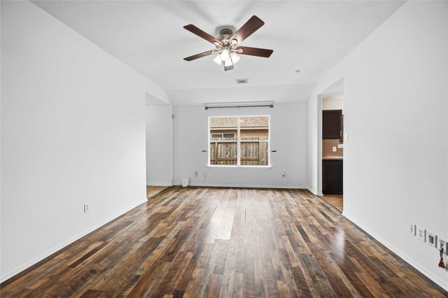 8426 Bay Run Avenue, Baytown, TX 77521