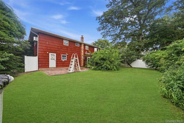 42 Harvard Street, Islip, NY 11751
