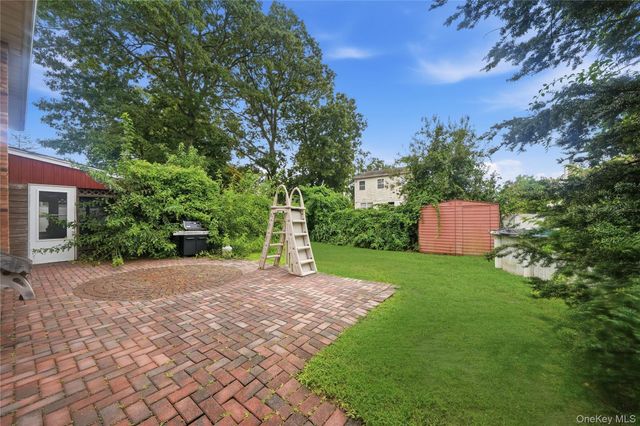 42 Harvard Street, Islip, NY 11751