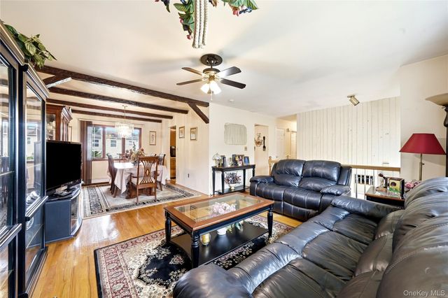42 Harvard Street, Islip, NY 11751