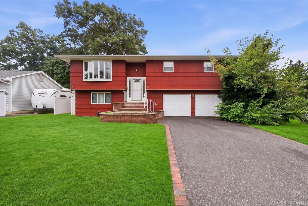 42 Harvard Street, Islip, NY 11751
