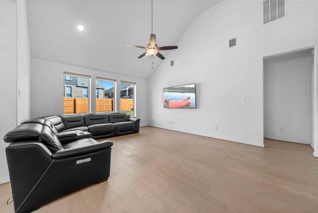 520 Landing LN, Leander, TX 78641