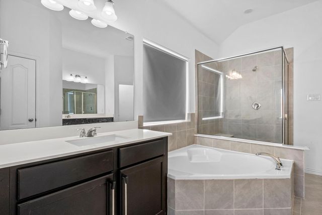 520 Landing LN, Leander, TX 78641