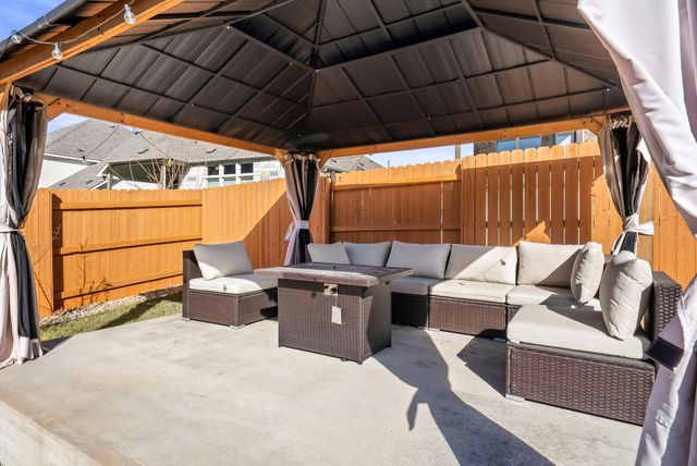 520 Landing LN, Leander, TX 78641