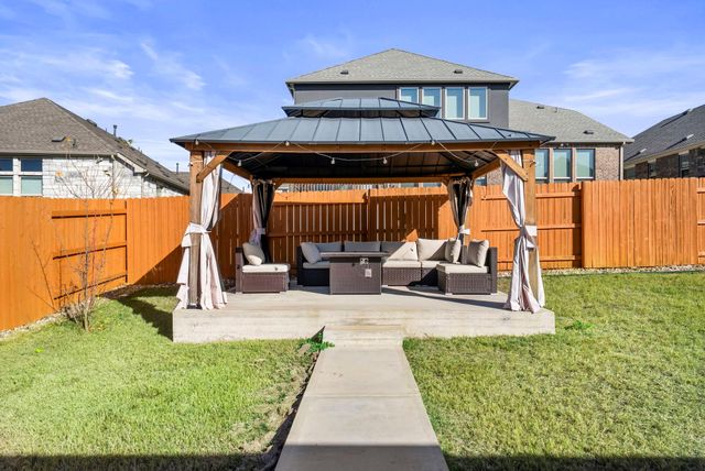 520 Landing LN, Leander, TX 78641