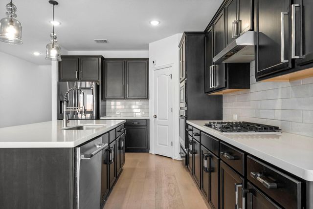 520 Landing LN, Leander, TX 78641