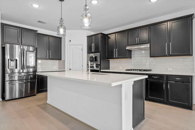 520 Landing LN, Leander, TX 78641