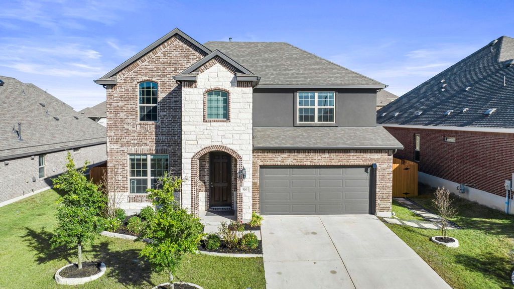 520 Landing LN, Leander, TX 78641