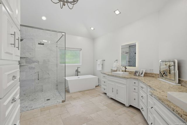 9 VINEYARD DR, San Antonio, TX 78257