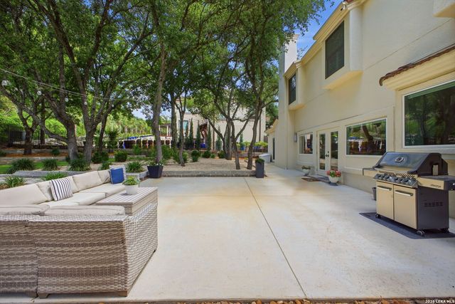 9 VINEYARD DR, San Antonio, TX 78257