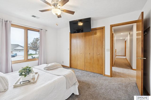 7912 Kona Circle, Papillion, NE 68046