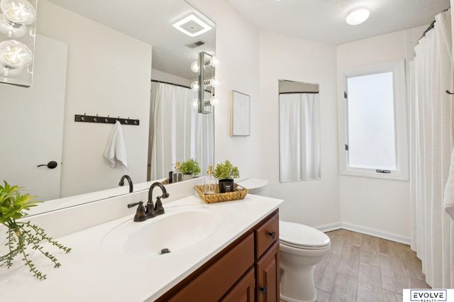 7912 Kona Circle, Papillion, NE 68046