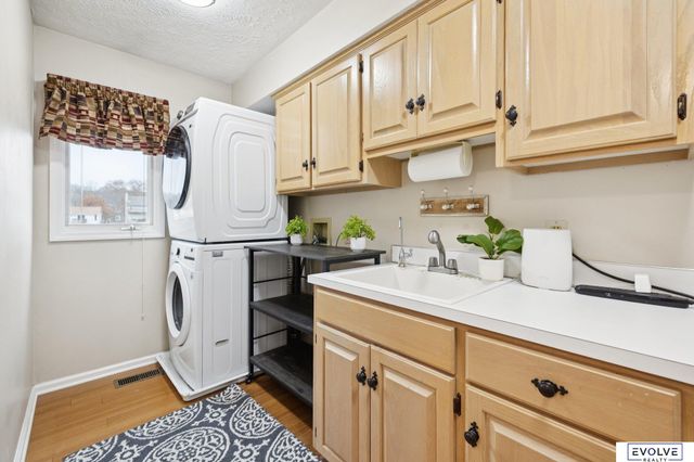 7912 Kona Circle, Papillion, NE 68046