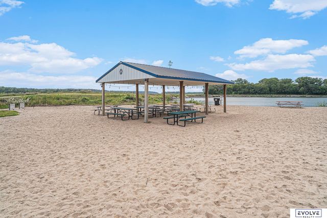 7912 Kona Circle, Papillion, NE 68046