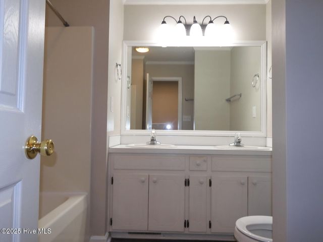 3906 Sterling Pointe Drive Z4, Winterville, NC 28590