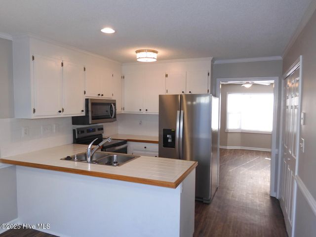 3906 Sterling Pointe Drive Z4, Winterville, NC 28590