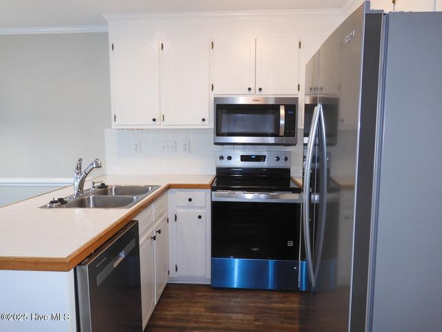 3906 Sterling Pointe Drive Z4, Winterville, NC 28590