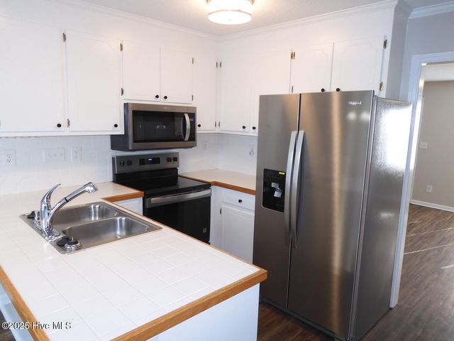 3906 Sterling Pointe Drive Z4, Winterville, NC 28590