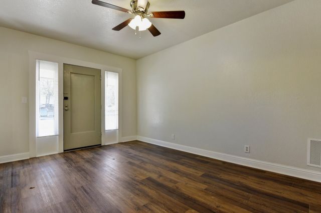 1115 S Rusk Avenue, Denison, TX 75020