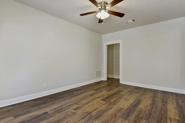 1115 S Rusk Avenue, Denison, TX 75020