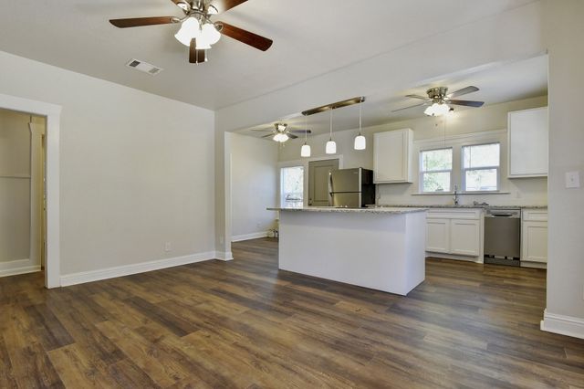 1115 S Rusk Avenue, Denison, TX 75020