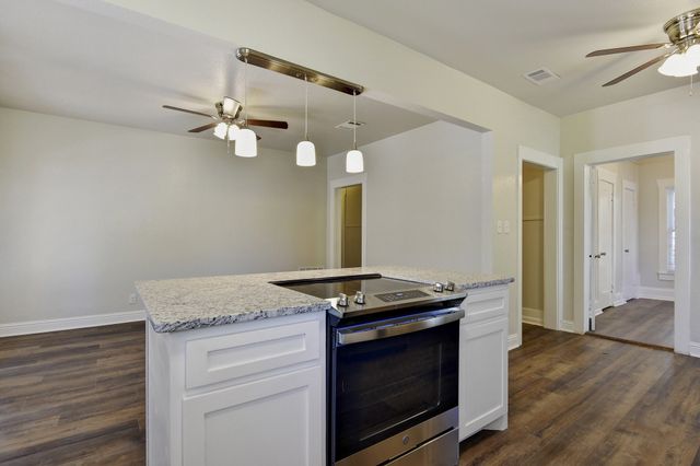 1115 S Rusk Avenue, Denison, TX 75020